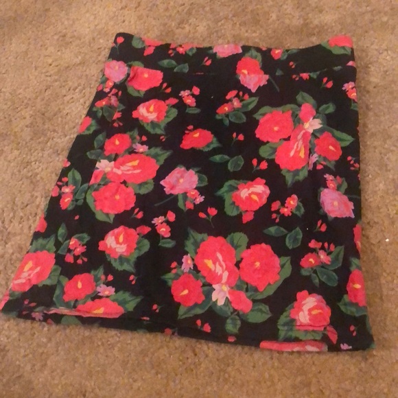 Forever 21 Dresses & Skirts - Mini Bodycon Floral Skirt - Forever 21